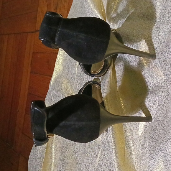 Heels - Picture 4 of 4